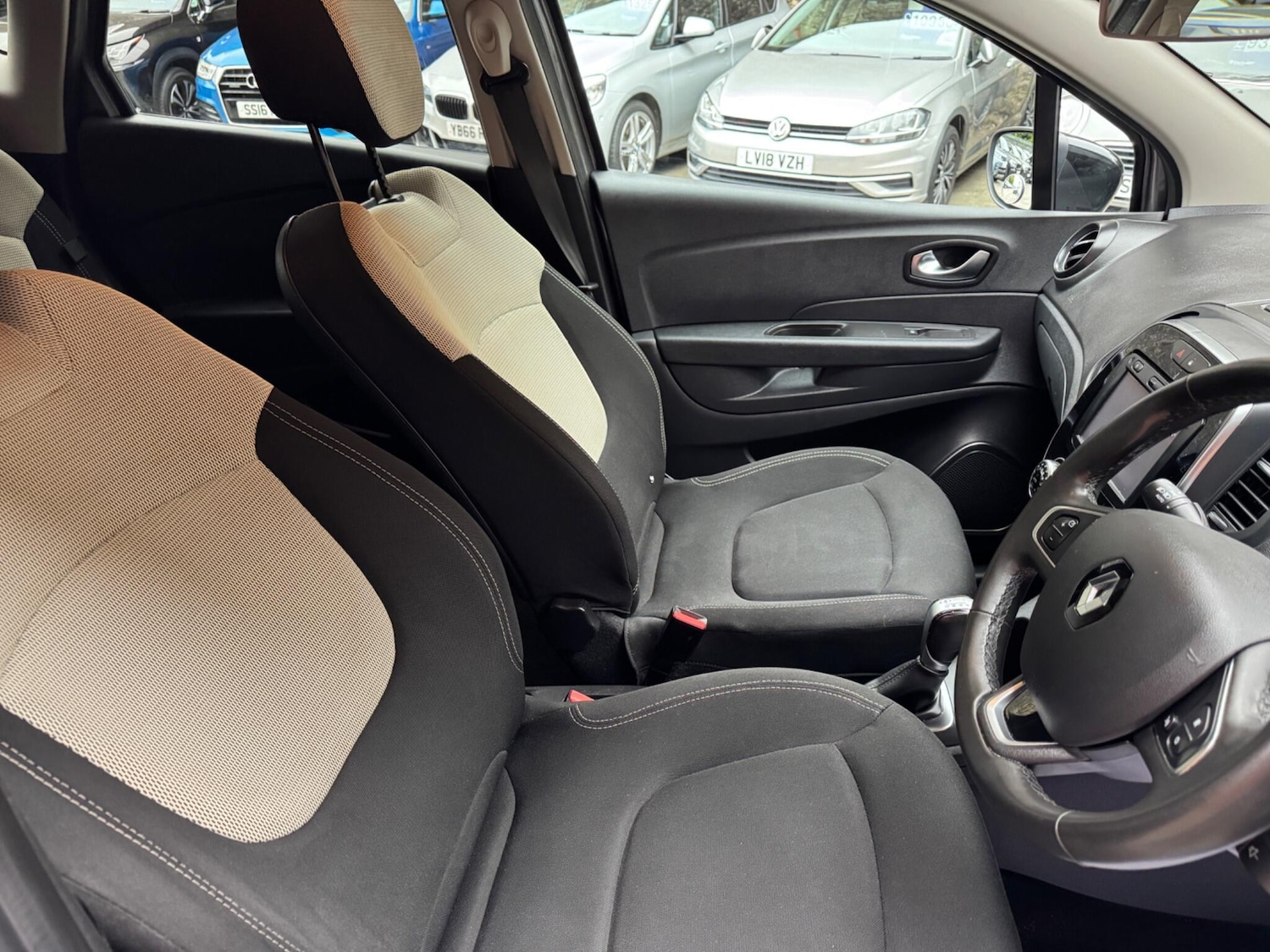 Used Renault Captur 2018 for sale - 76994255: Photo 12