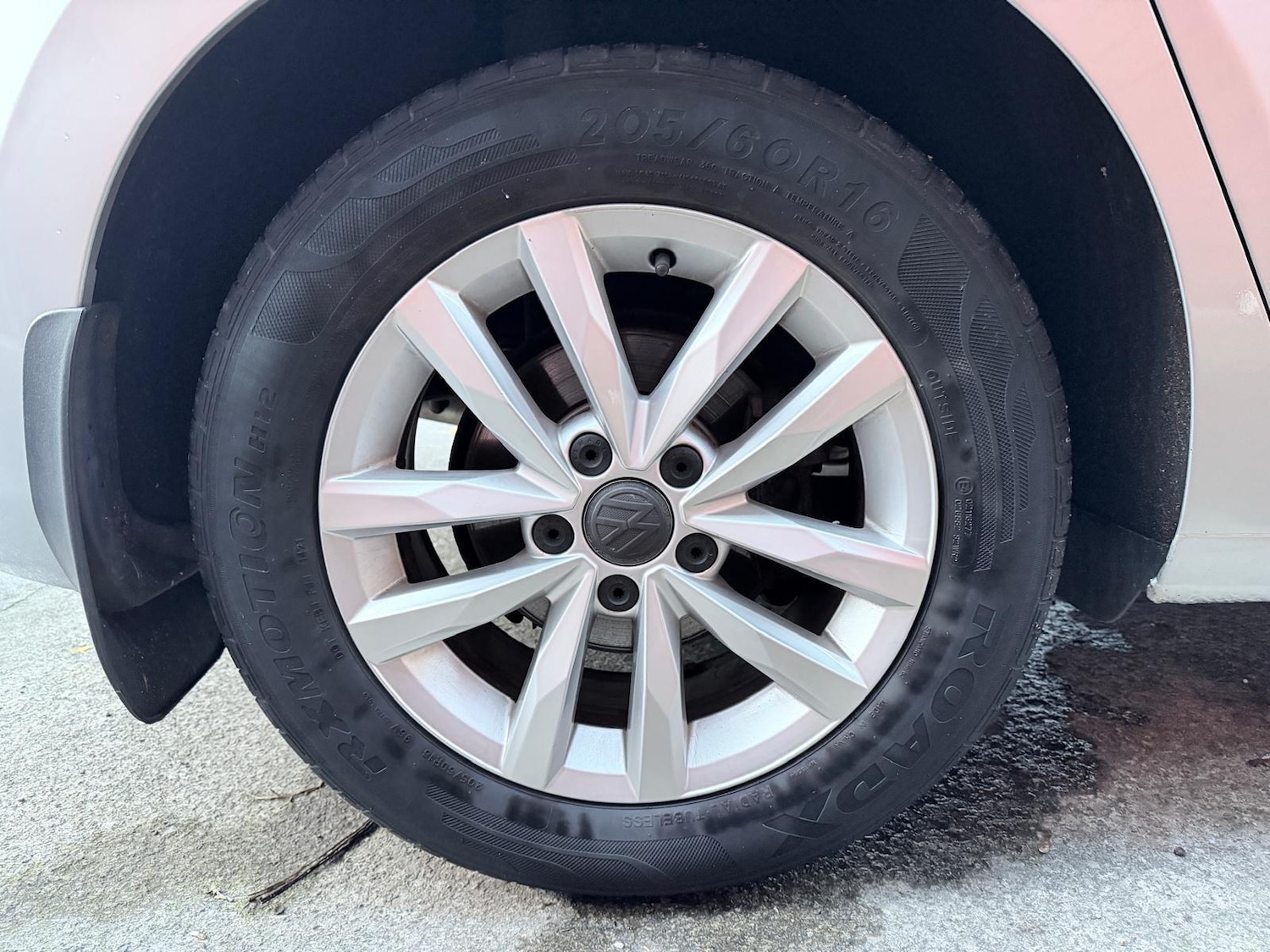 Used Volkswagen Touran for sale - 76995224: Photo 11