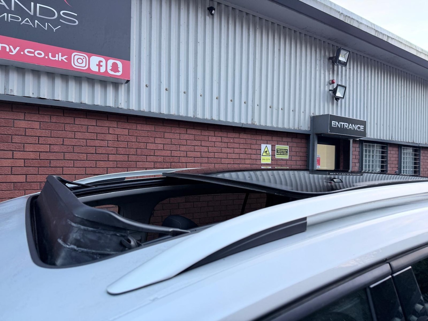 Used Volkswagen Touran for sale - 76995224: Photo 12