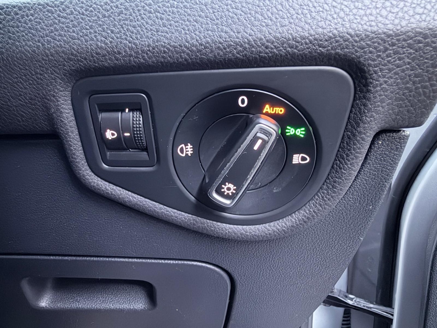 Used Volkswagen Touran for sale - 76995224: Photo 27