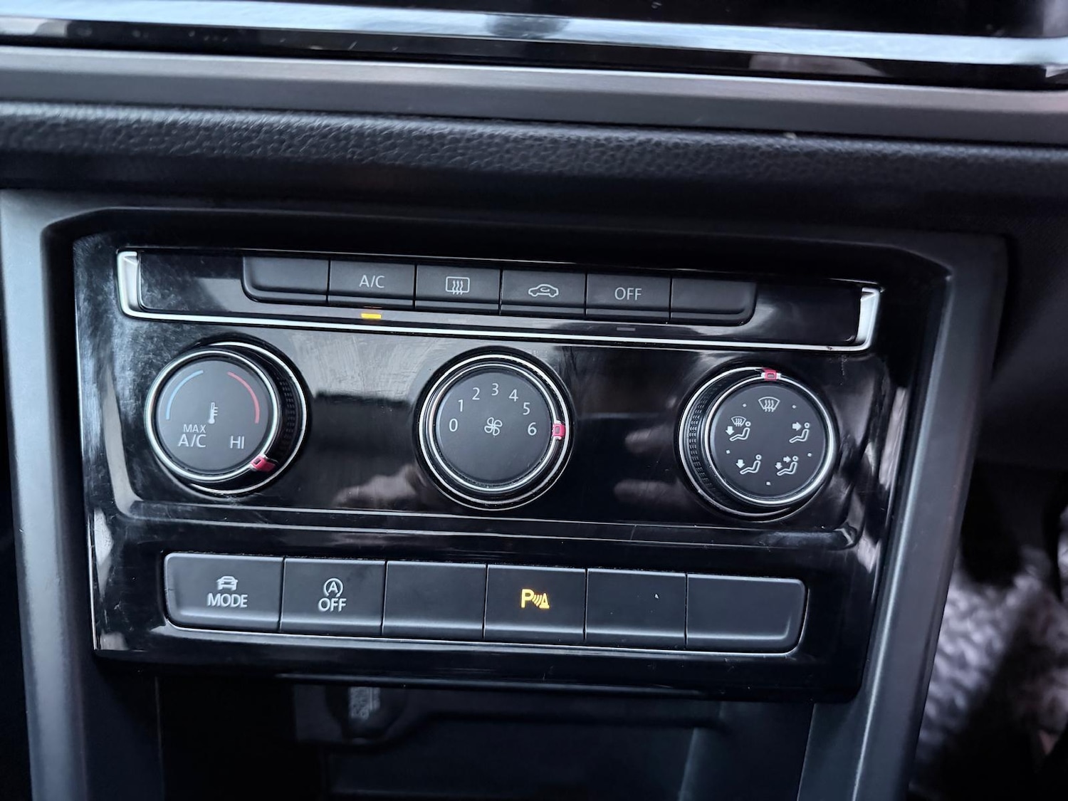 Used Volkswagen Touran for sale - 76995224: Photo 28