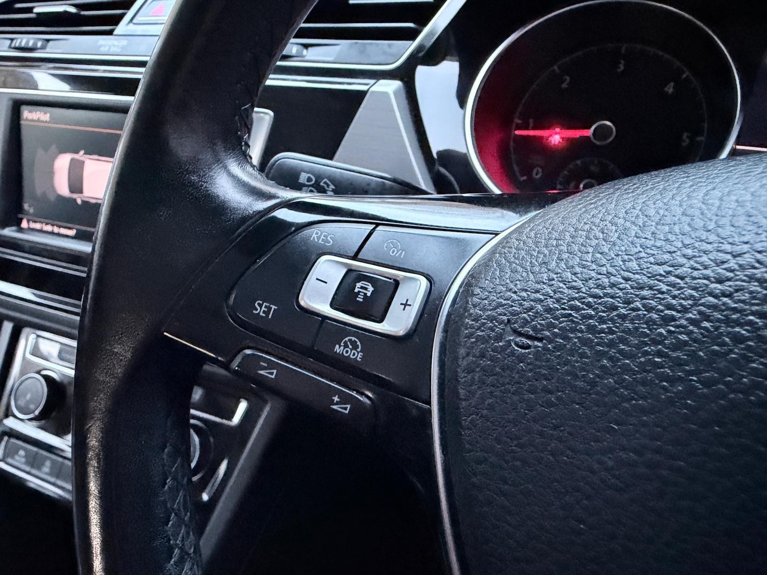 Used Volkswagen Touran for sale - 76995224: Photo 29