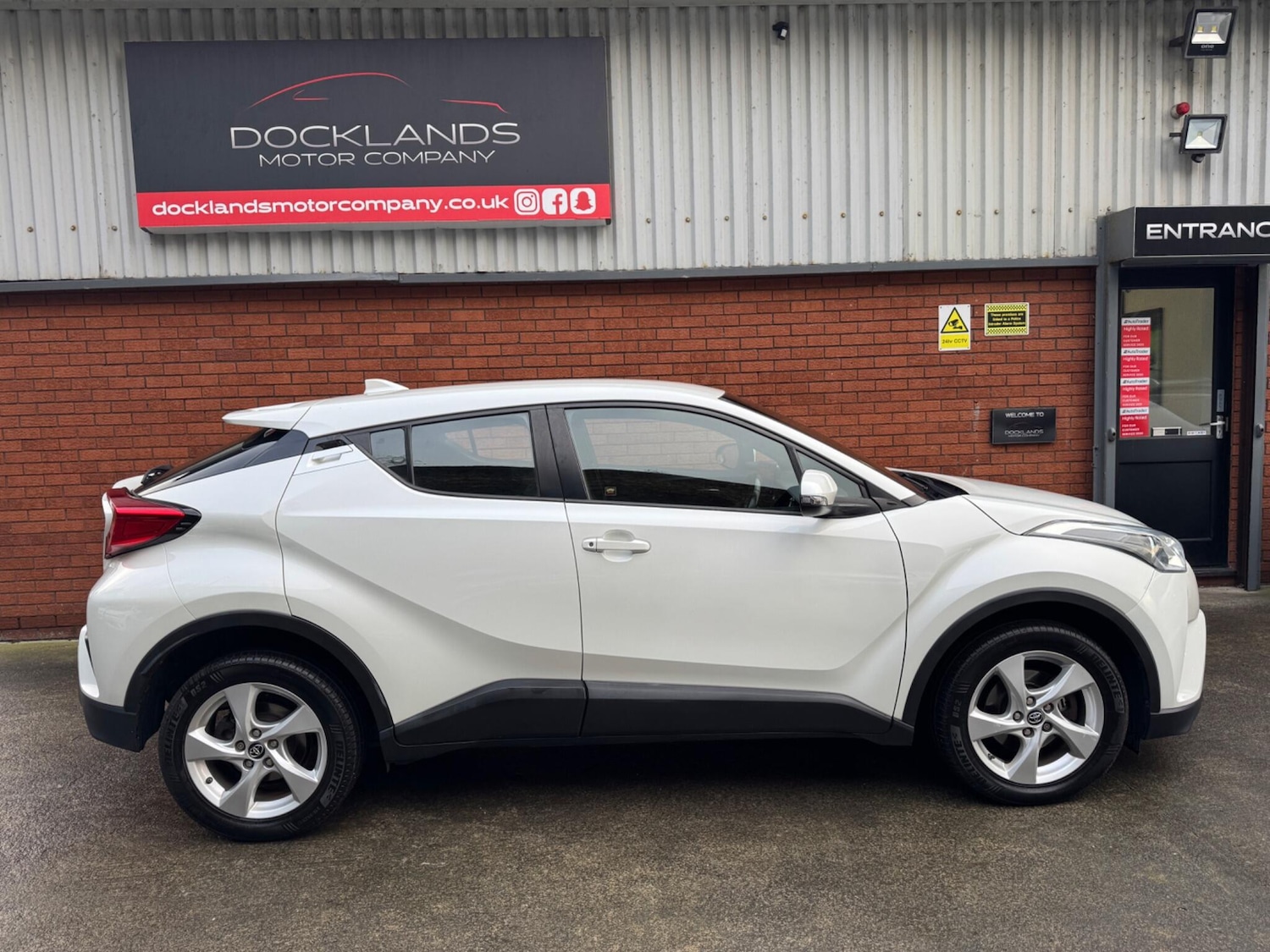 Used Toyota C-HR 2017 for sale - 77696154: Photo 6