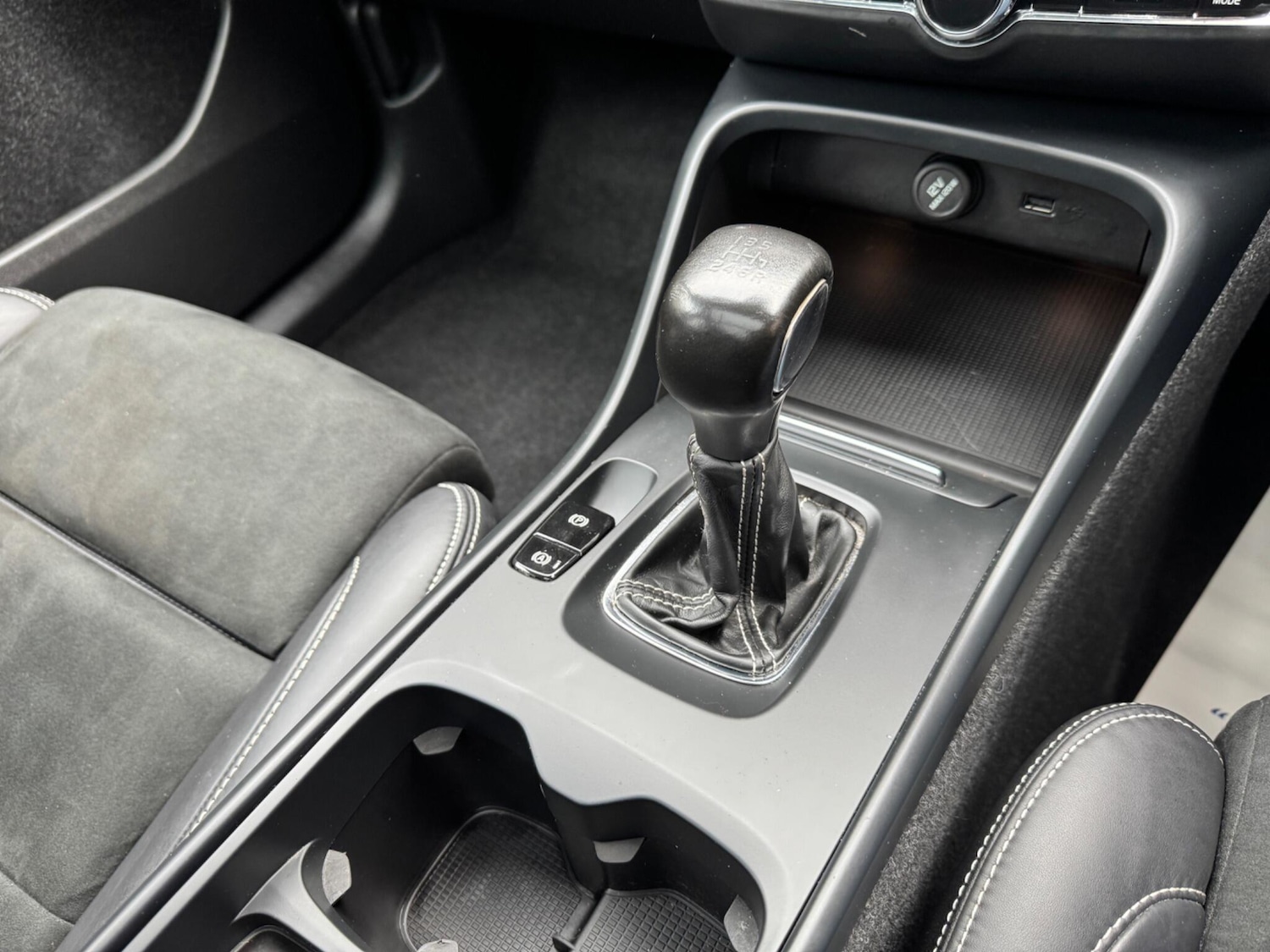 Used Volvo XC40 for sale - 76995980: Photo 25