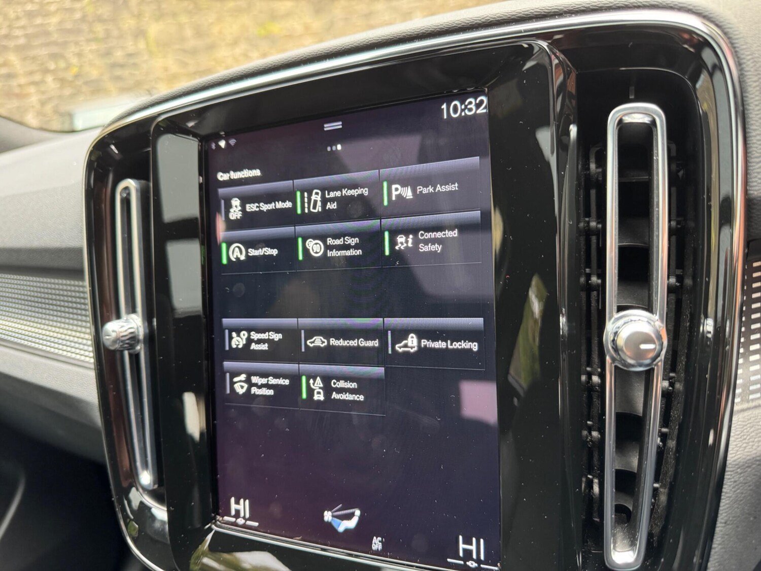 Used Volvo XC40 for sale - 76995980: Photo 30