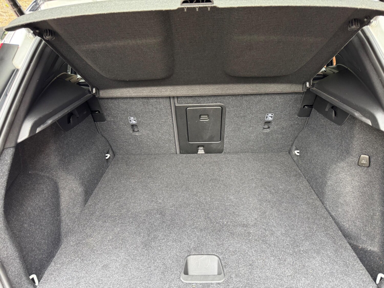 Used Volvo XC40 for sale - 76995980: Photo 31