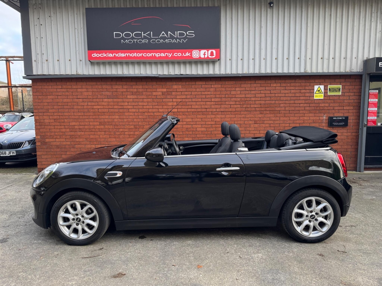 Used MINI Convertible 2018 for sale - 77358773: Photo 5