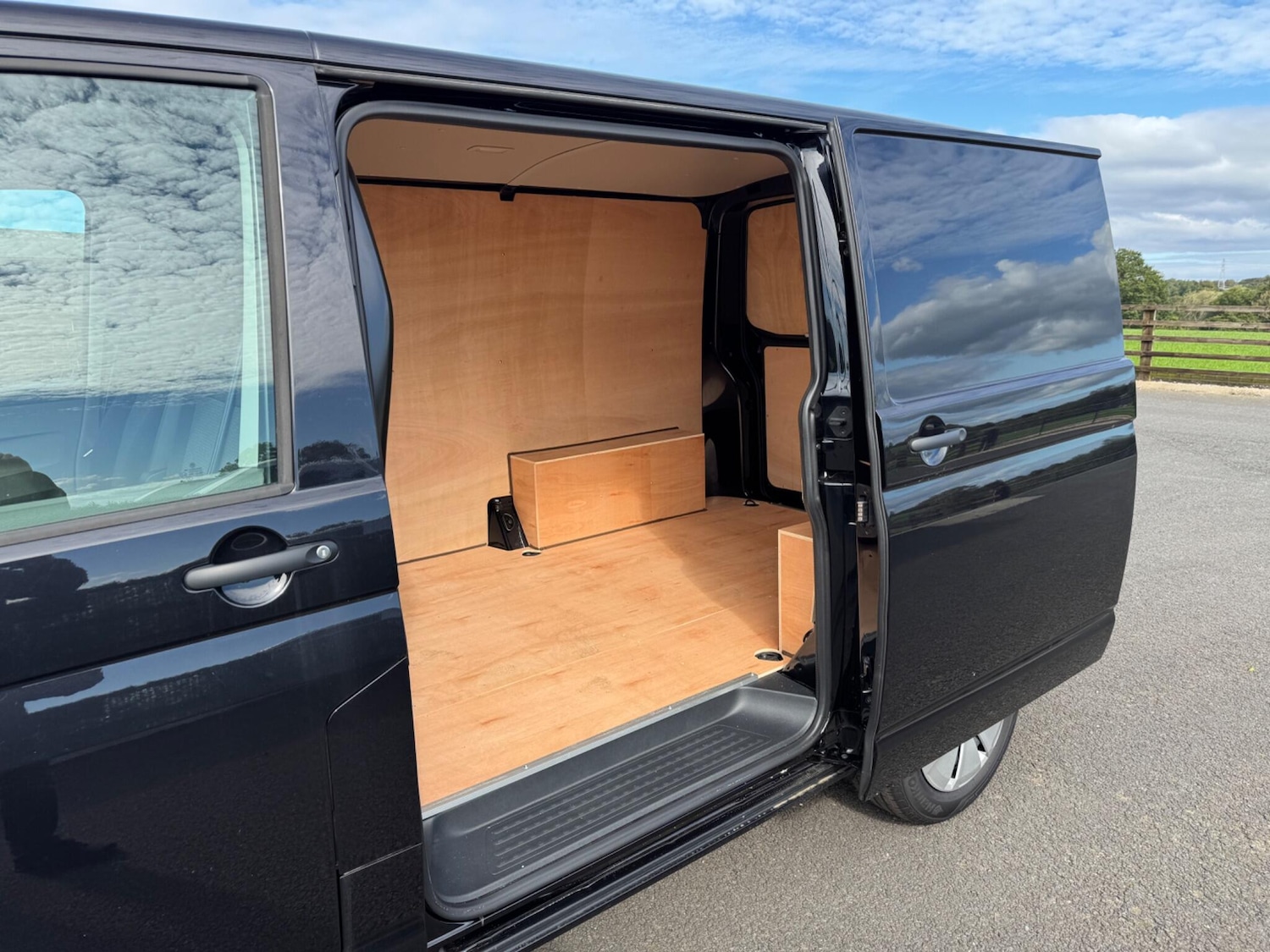 Used Volkswagen Transporter 2024 for sale - 76992816: Photo 13