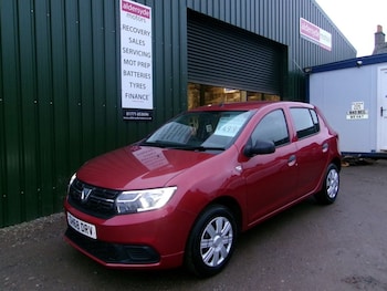 Used Dacia Sandero 2018 for sale - 77288042: Photo