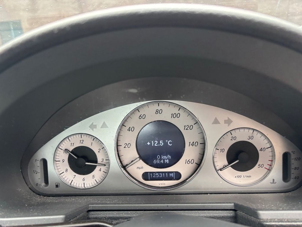 Used Mercedes-Benz E Class 2005 for sale - 76698801: Photo 10