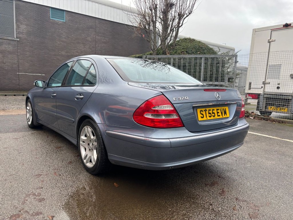 Used Mercedes-Benz E Class 2005 for sale - 76698801: Photo 5