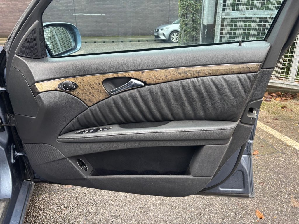 Used Mercedes-Benz E Class 2005 for sale - 76698801: Photo 9