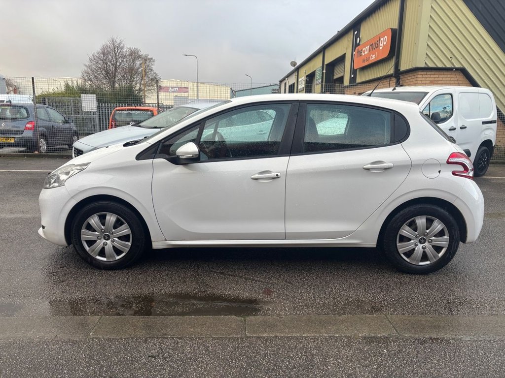 Used Peugeot 208 2014 for sale - 76698282: Photo 4