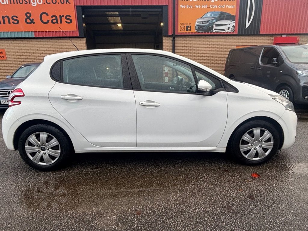 Used Peugeot 208 2014 for sale - 76698282: Photo 8