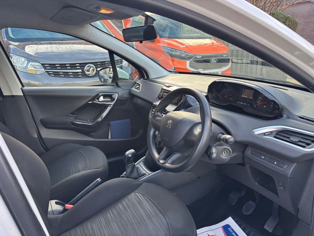 Used Peugeot 208 2014 for sale - 76698282: Photo 9