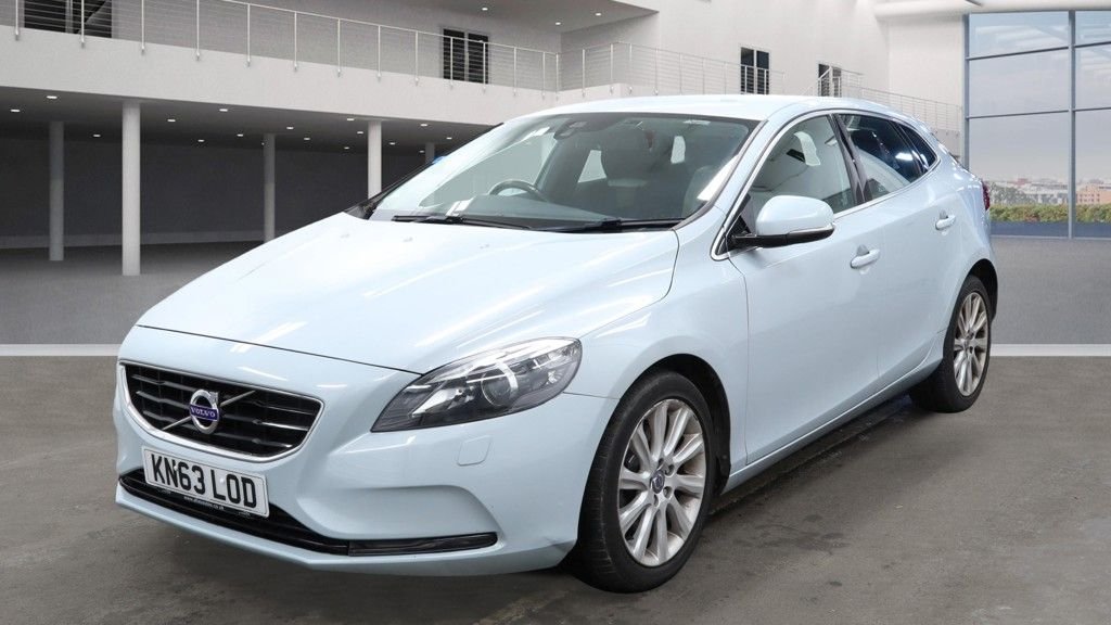 Used Volvo V40 2013 for sale - 76535863: Photo 2