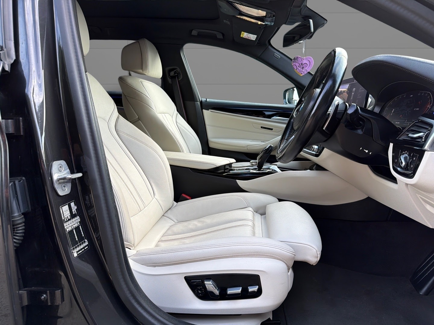 Used BMW 5 Series 2022 for sale - 77656174: Photo 11