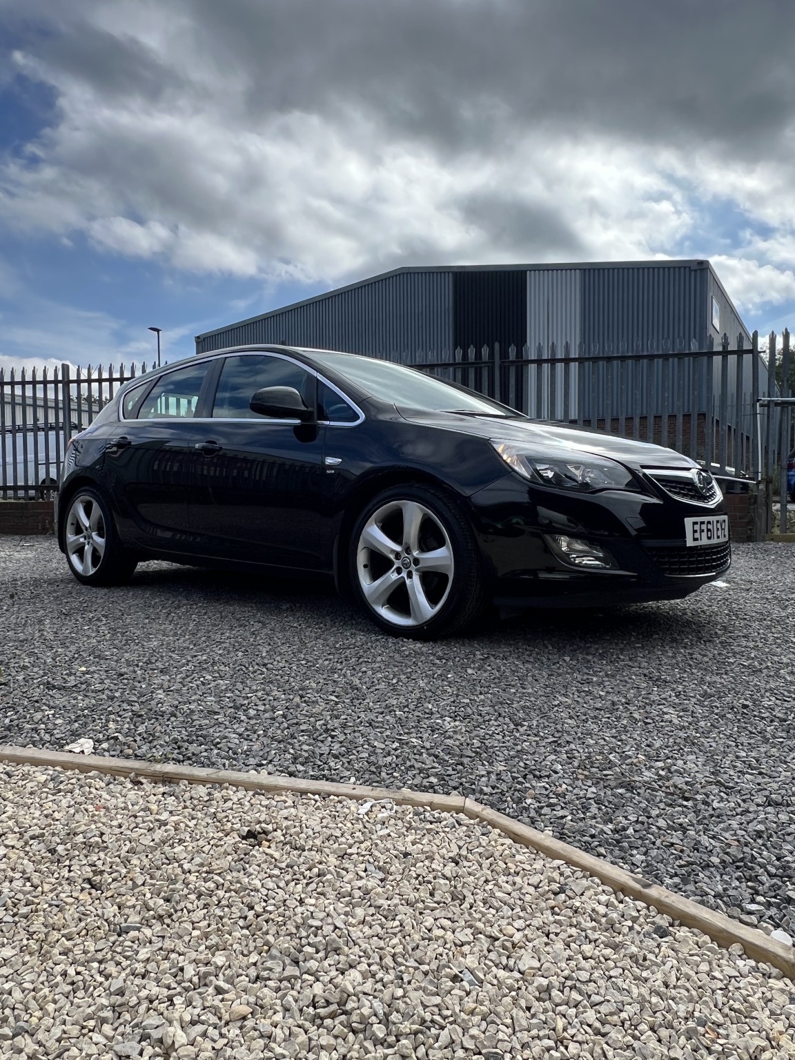 Used Vauxhall Astra 2011 for sale - 76536754: Photo 2