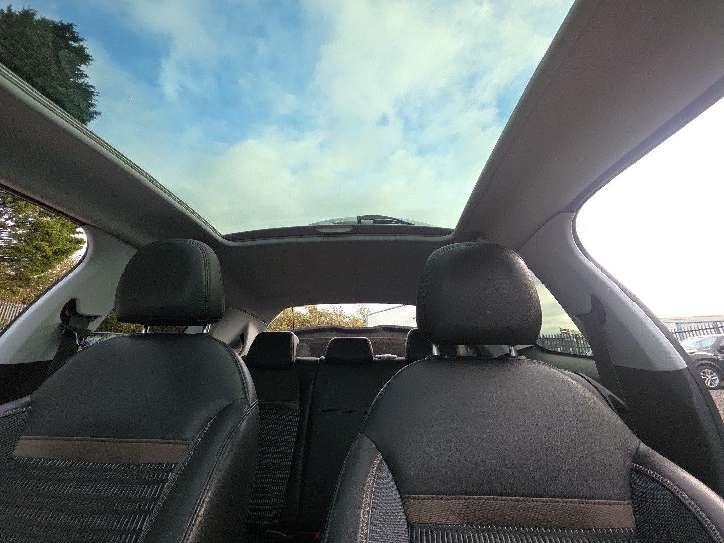 Used Peugeot 208 2012 for sale - 76455432: Photo 21