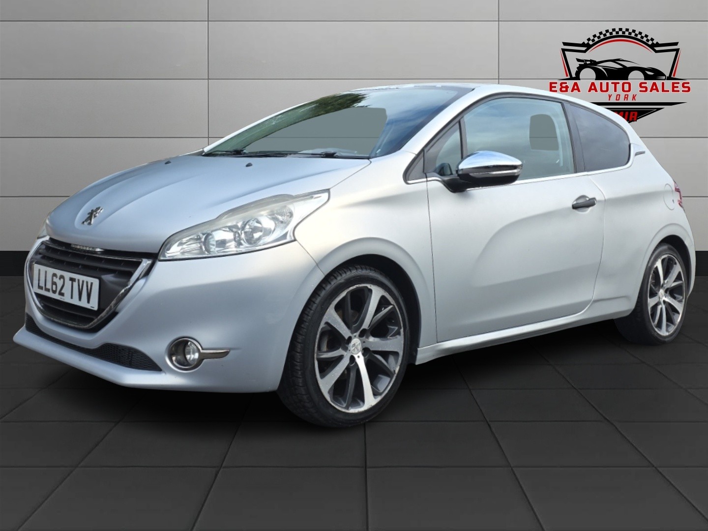 Used Peugeot 208 2012 for sale - 76455432: Photo 3