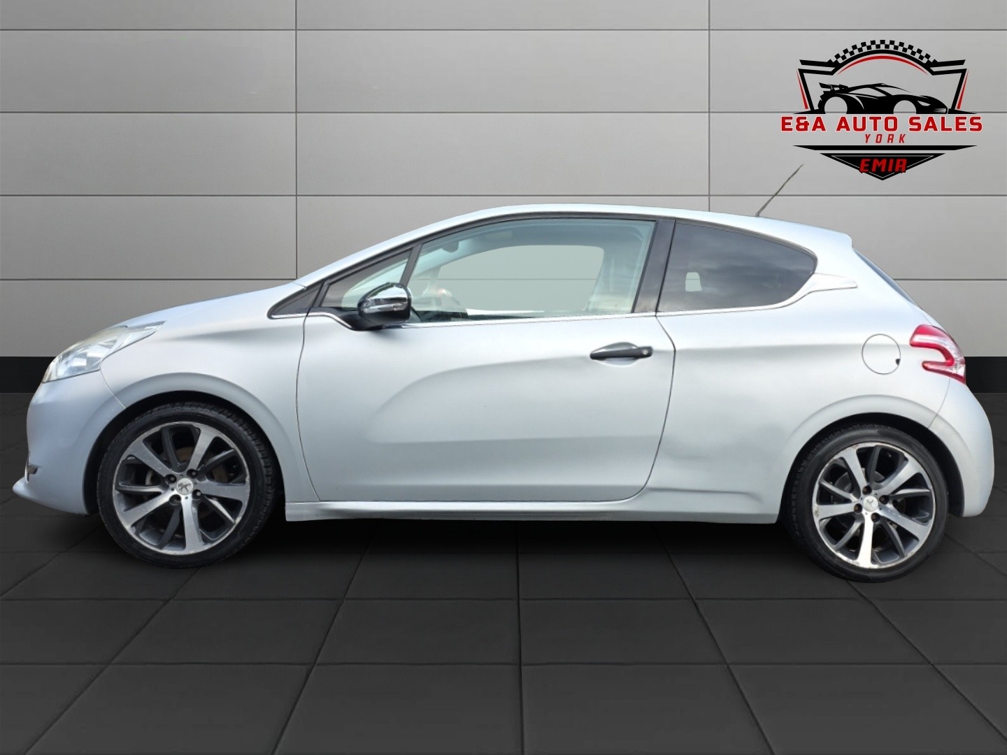 Used Peugeot 208 2012 for sale - 76455432: Photo 4