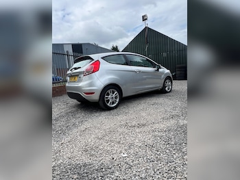 2015 (15) - 1.25 82 Zetec 3dr