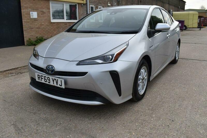 Used Toyota Prius 2024 for sale - 76618375: Photo 2
