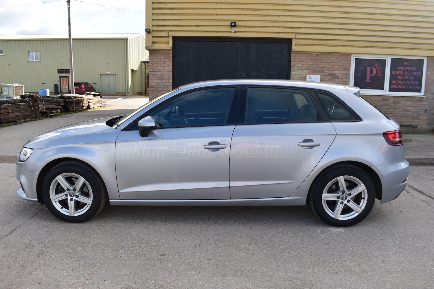 Used Audi A3 2017 for sale - 77658962: Photo 2