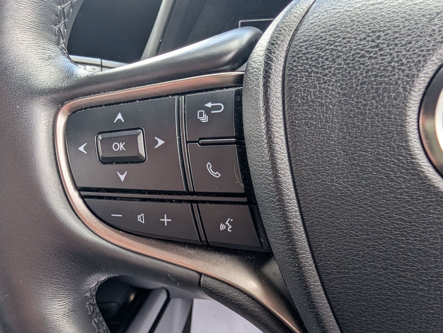 Used Lexus UX 2023 for sale - 76637827: Photo 26