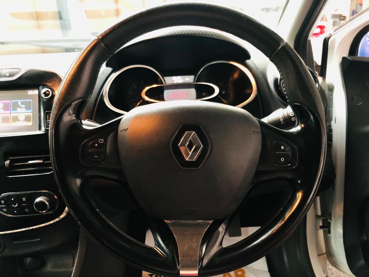 Used Renault Clio 2014 for sale - 76924477: Photo 26