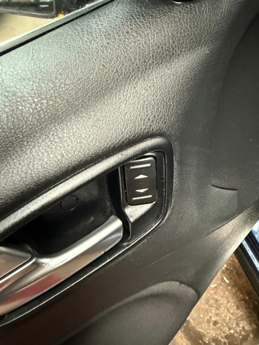 Used Ford Mondeo 2010 for sale - 76482931: Photo 24