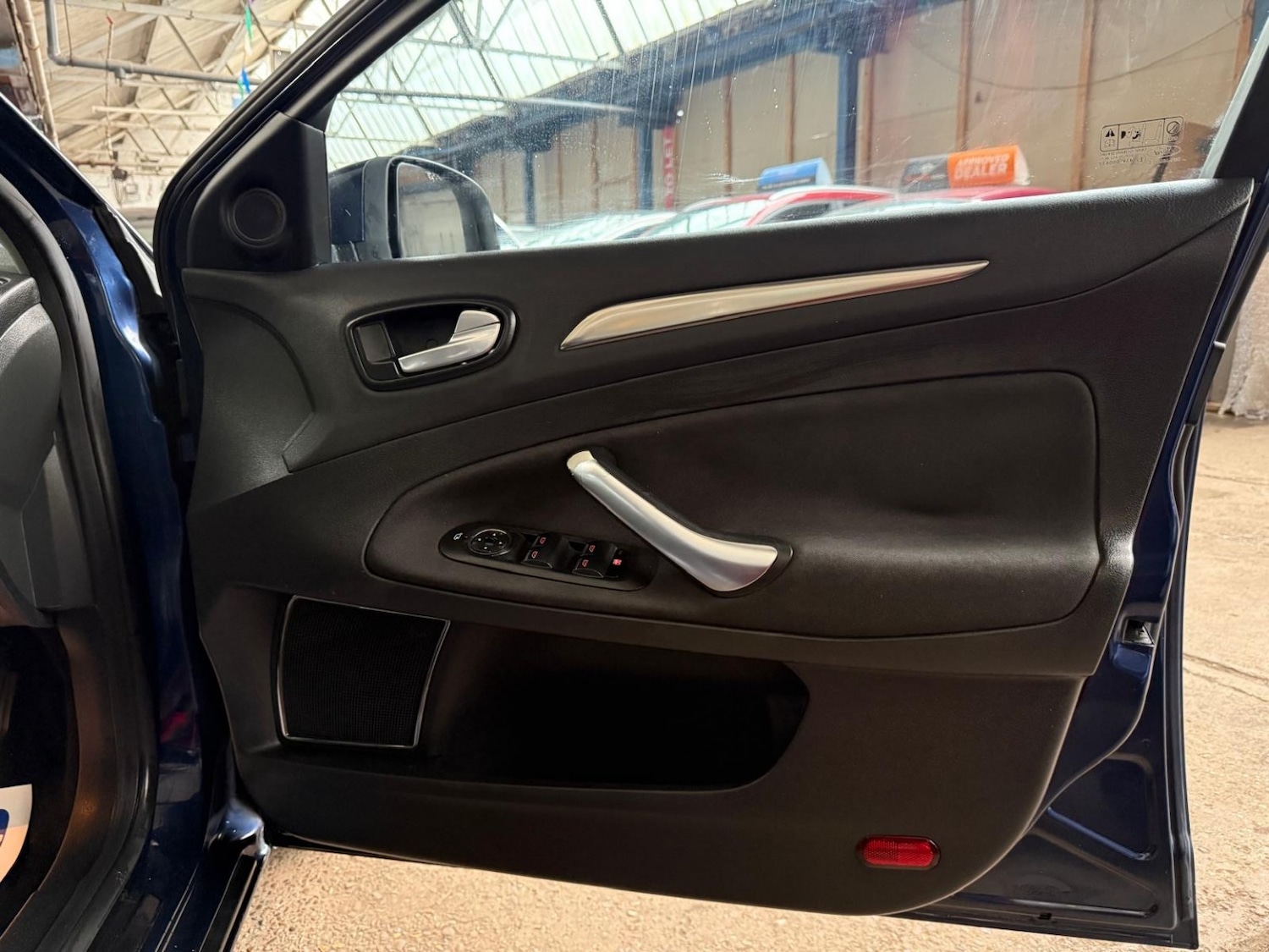 Used Ford Mondeo 2010 for sale - 76482931: Photo 28