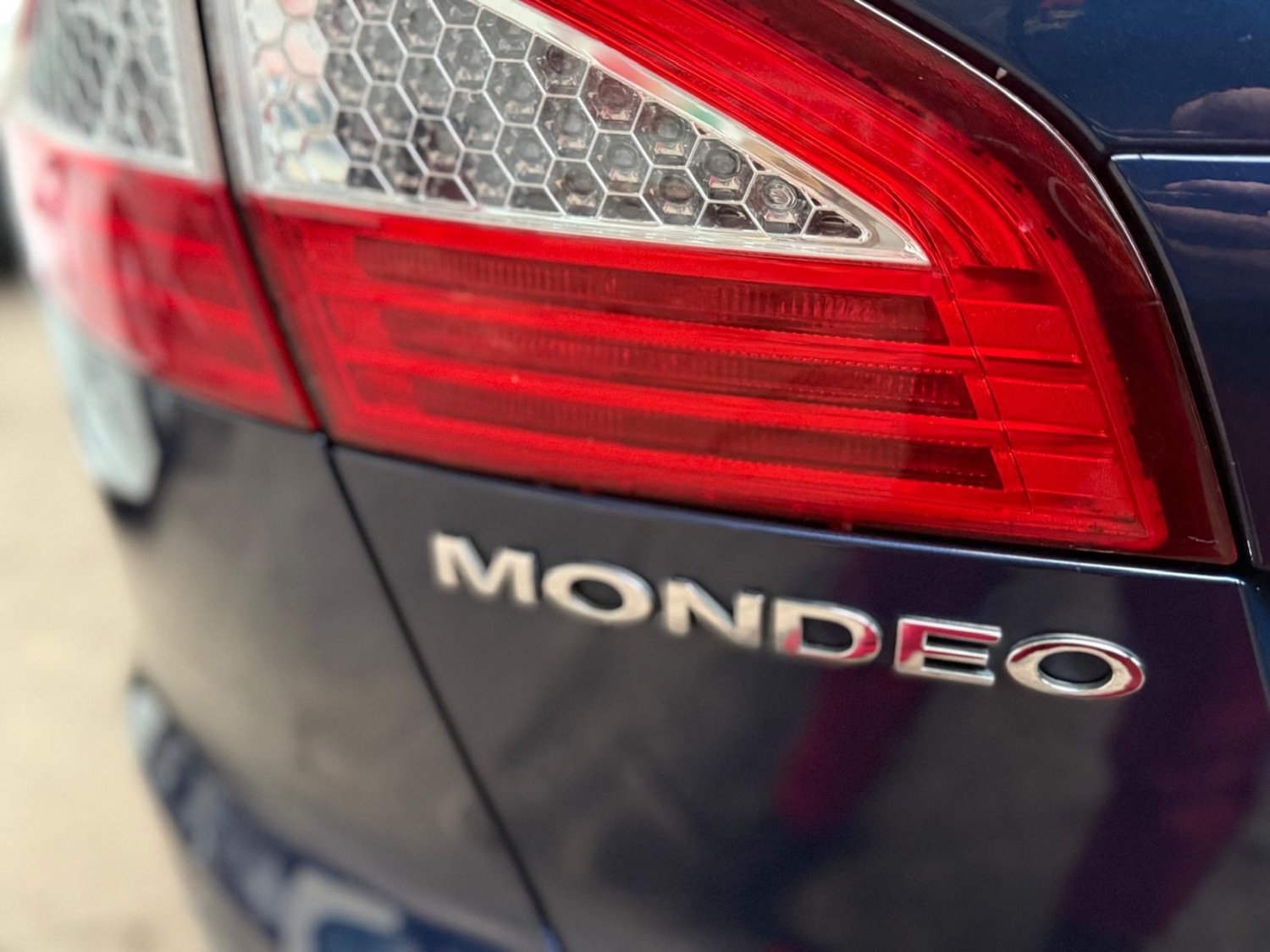 Used Ford Mondeo 2010 for sale - 76482931: Photo 8