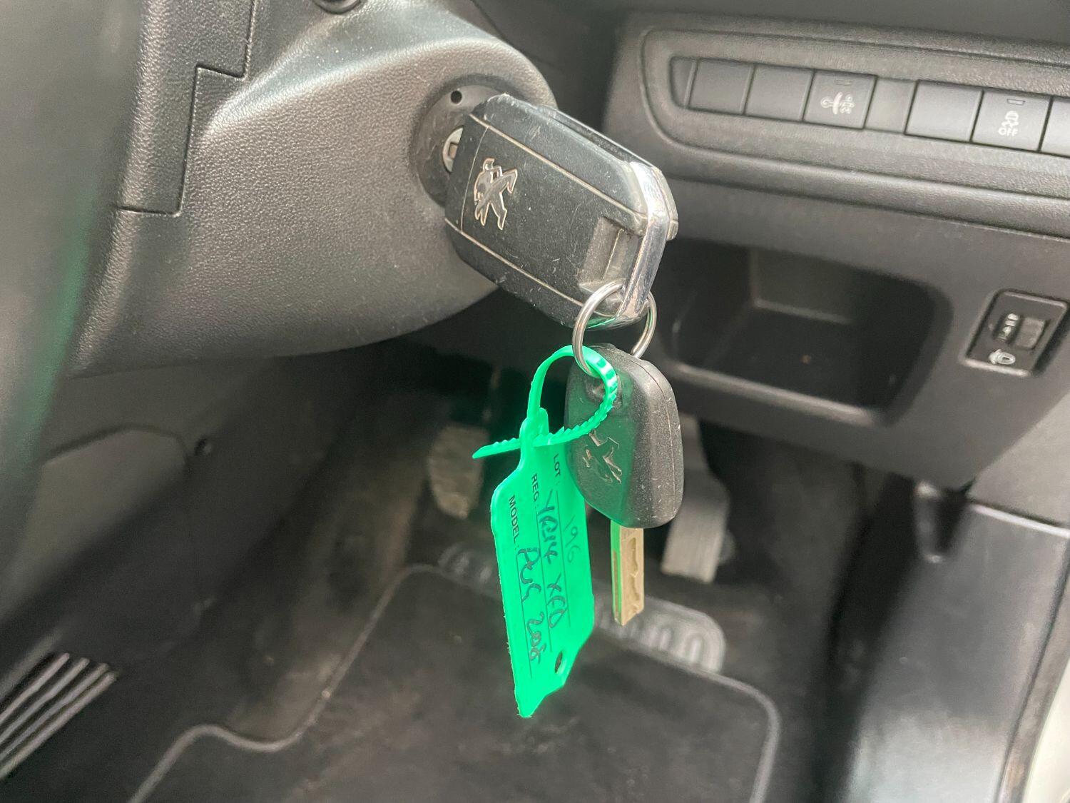 Used Peugeot 208 2014 for sale - 76794218: Photo 14