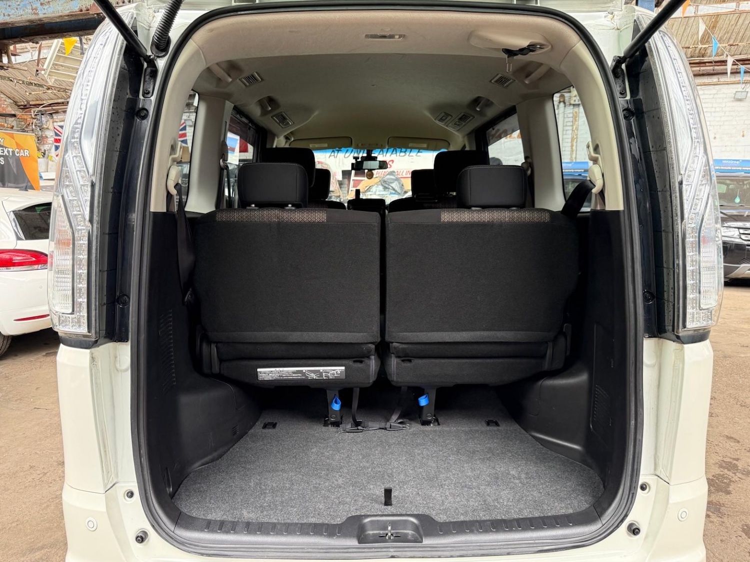 Used Nissan Serena 2014 for sale - 76631465: Photo 13