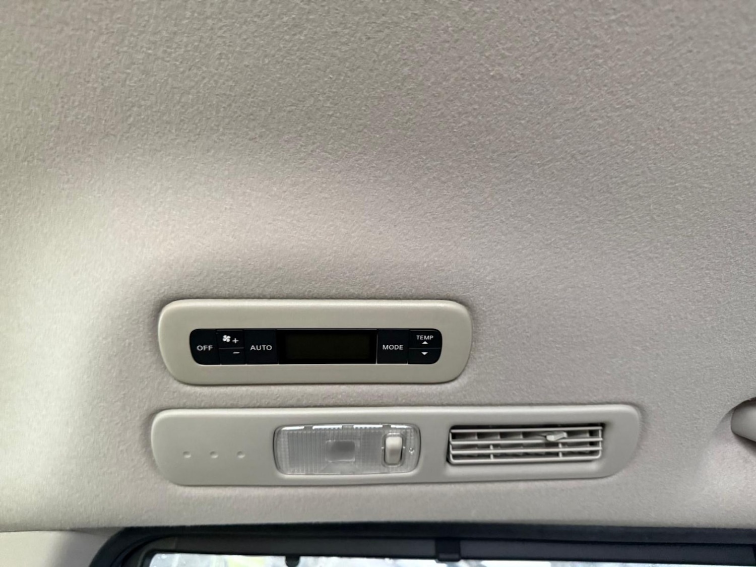 Used Nissan Serena 2014 for sale - 76631465: Photo 31