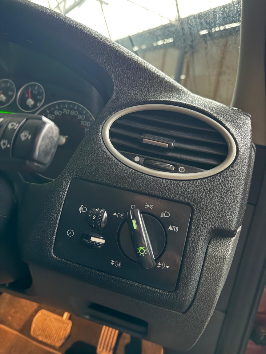 Used Ford Focus 2005 for sale - 78057137: Photo 16