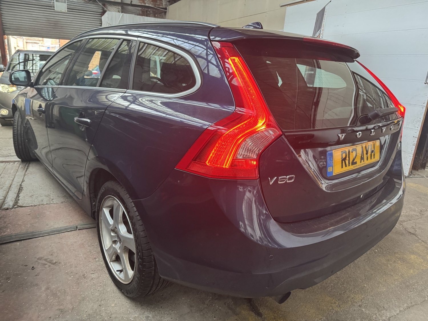 Used Volvo V60 2011 for sale - 77118524: Photo 10