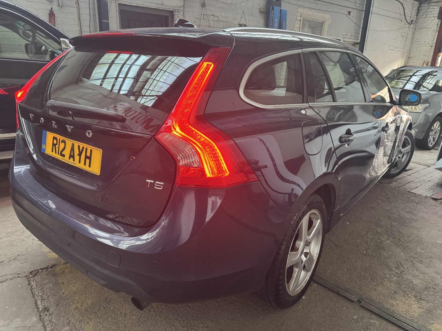 Used Volvo V60 2011 for sale - 77118524: Photo 13