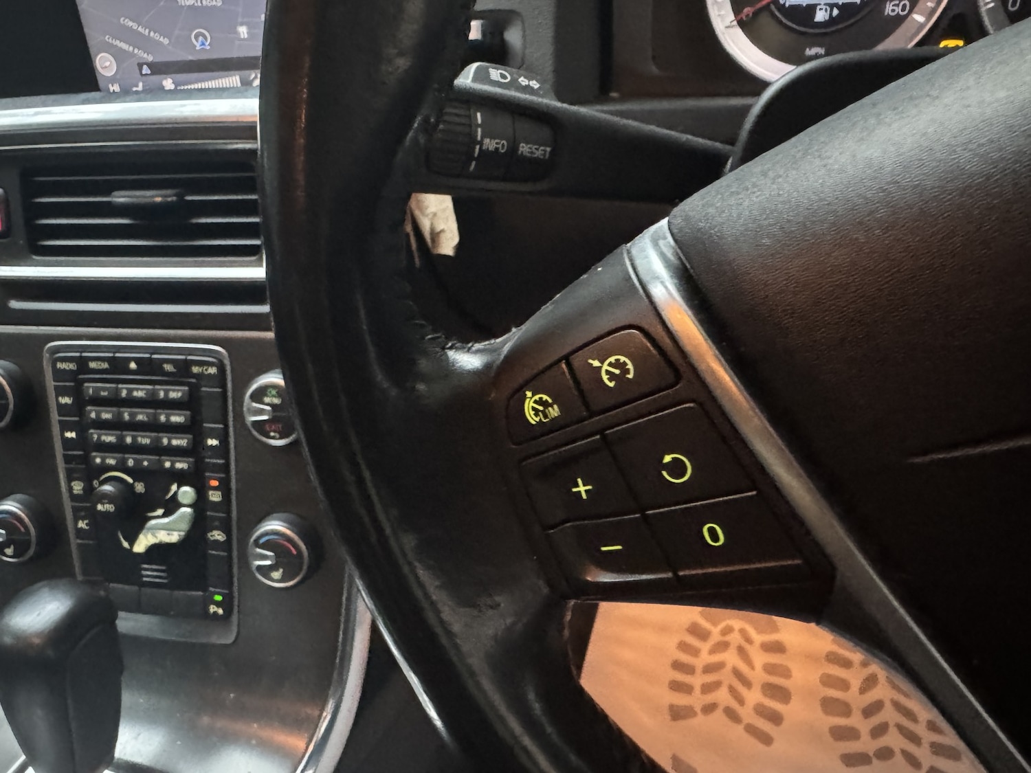 Used Volvo V60 2011 for sale - 77118524: Photo 30