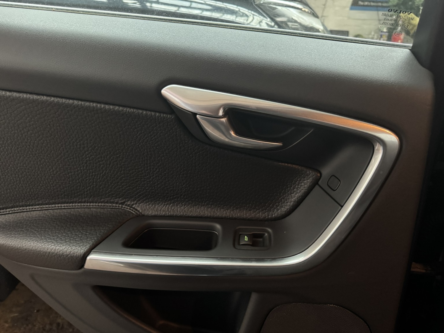 Used Volvo V60 2011 for sale - 77118524: Photo 35