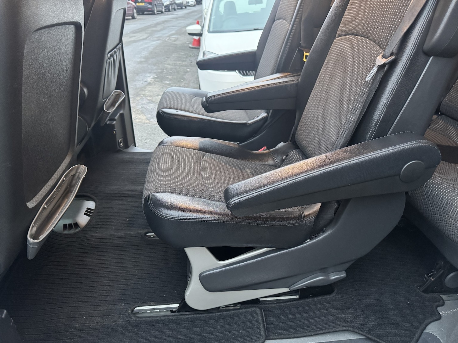 Used Mercedes-Benz V-Class 2025 for sale - 77033116: Photo 13