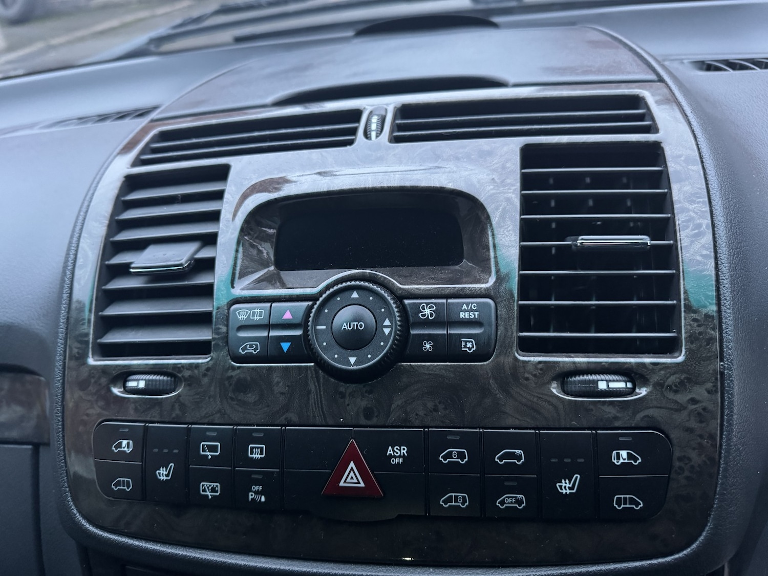 Used Mercedes-Benz V-Class 2025 for sale - 77033116: Photo 7