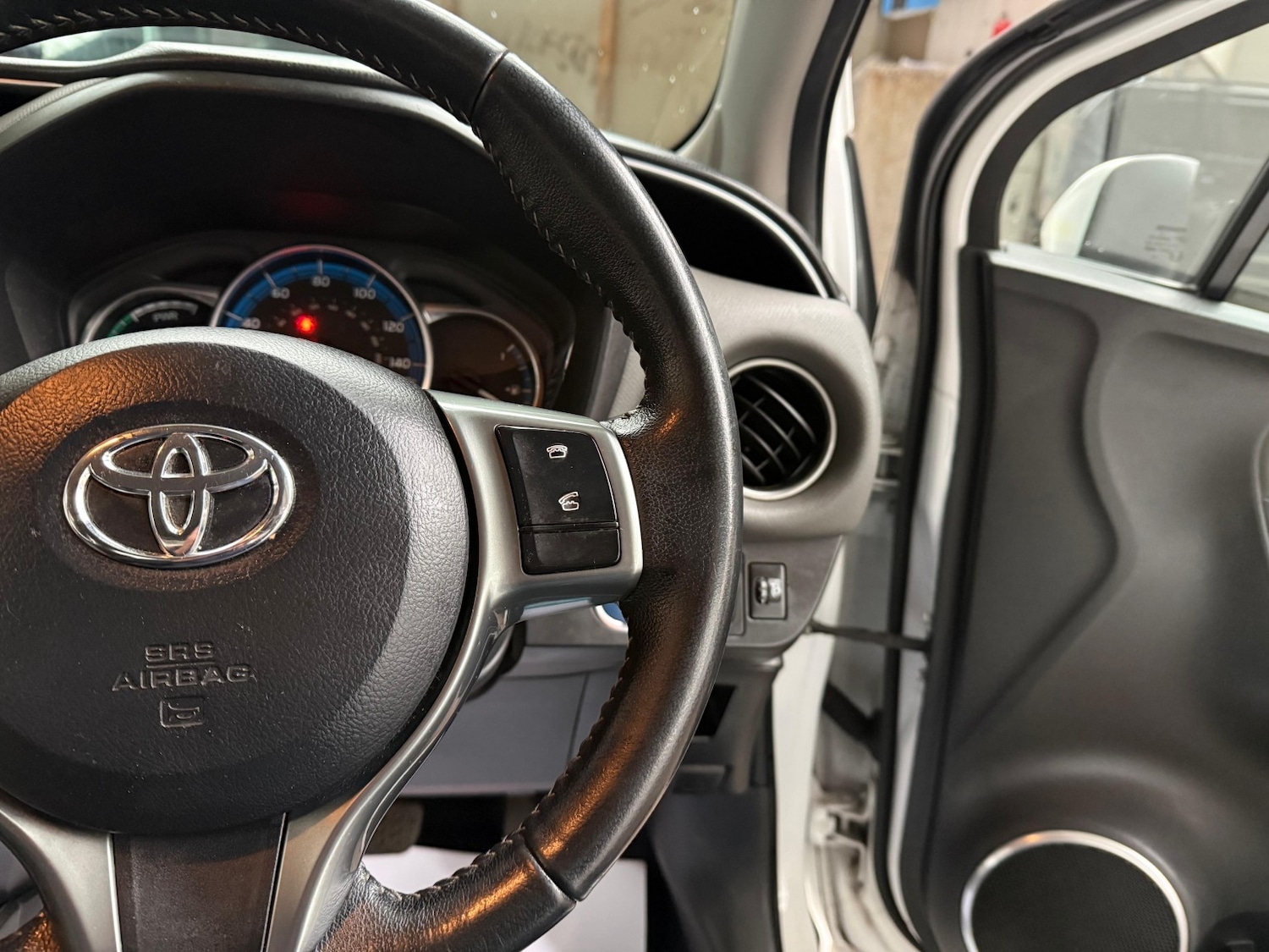 Used Toyota Yaris 2015 for sale - 77166124: Photo 11