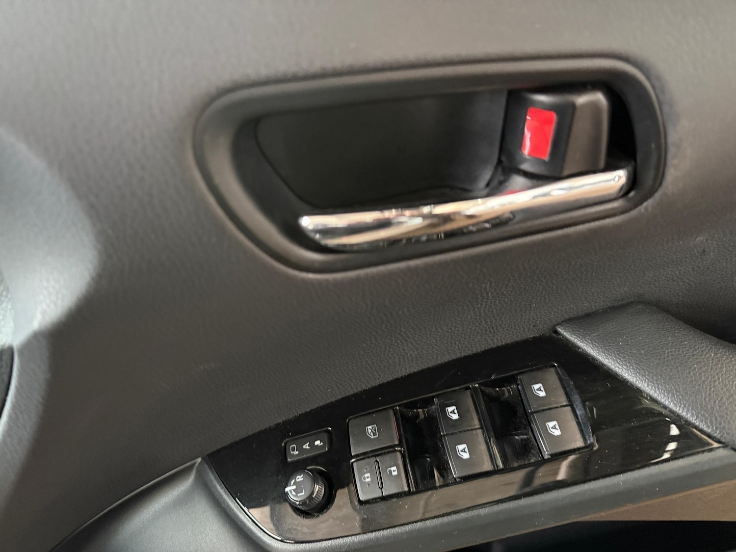 Used Toyota Prius 2018 for sale - 77813110: Photo 30