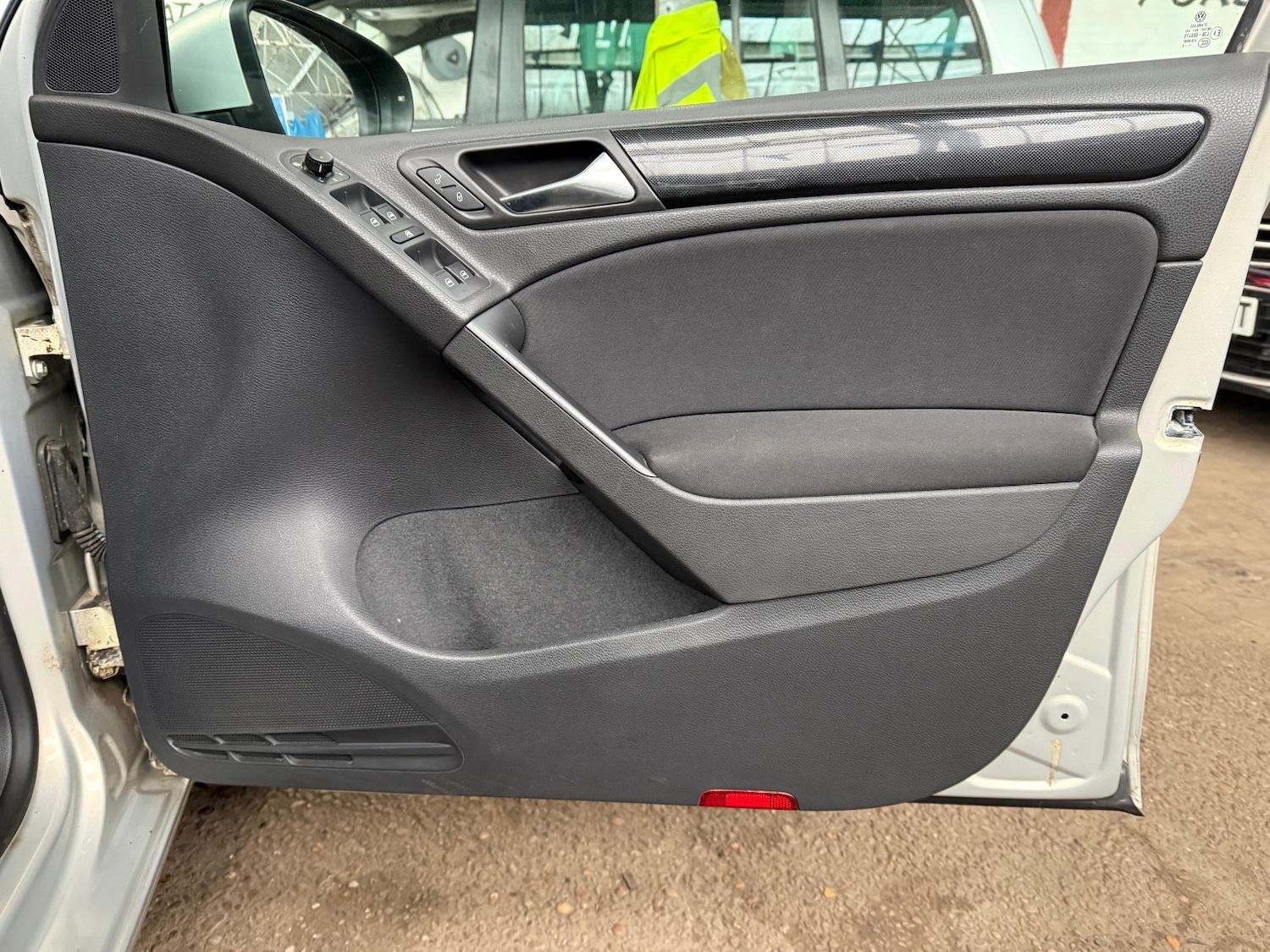 Used Volkswagen Golf 2010 for sale - 77629083: Photo 27