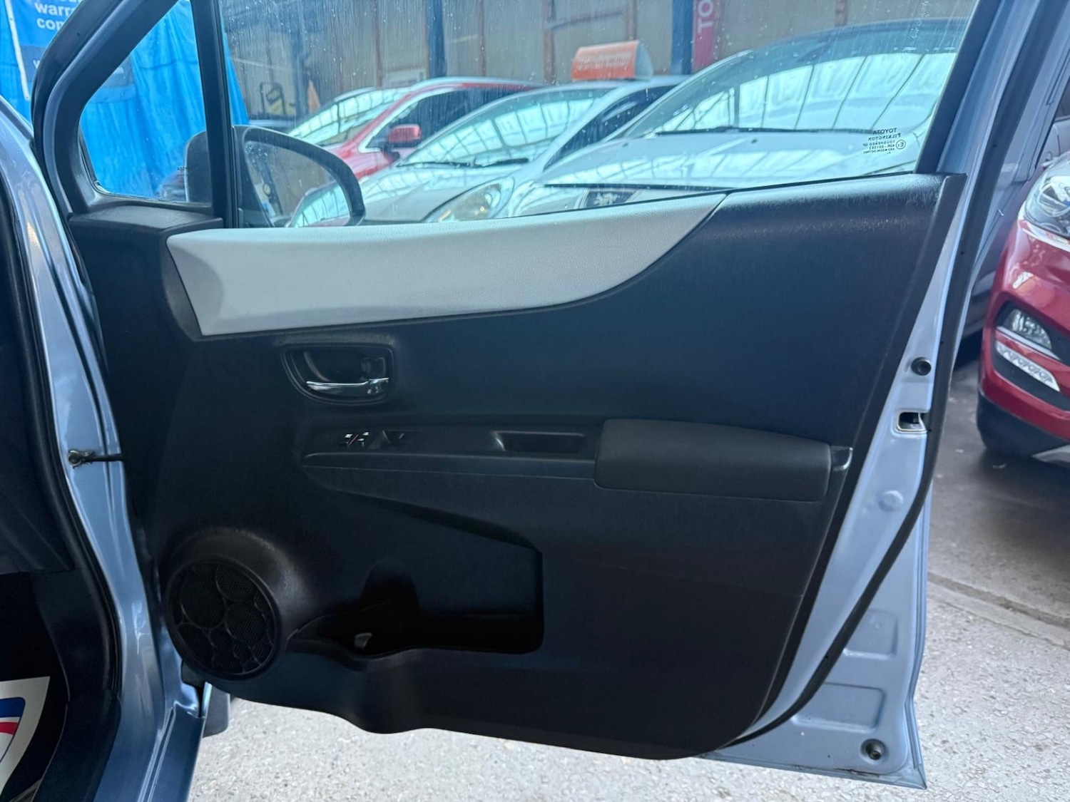 Used Toyota Yaris 2013 for sale - 76662718: Photo 4