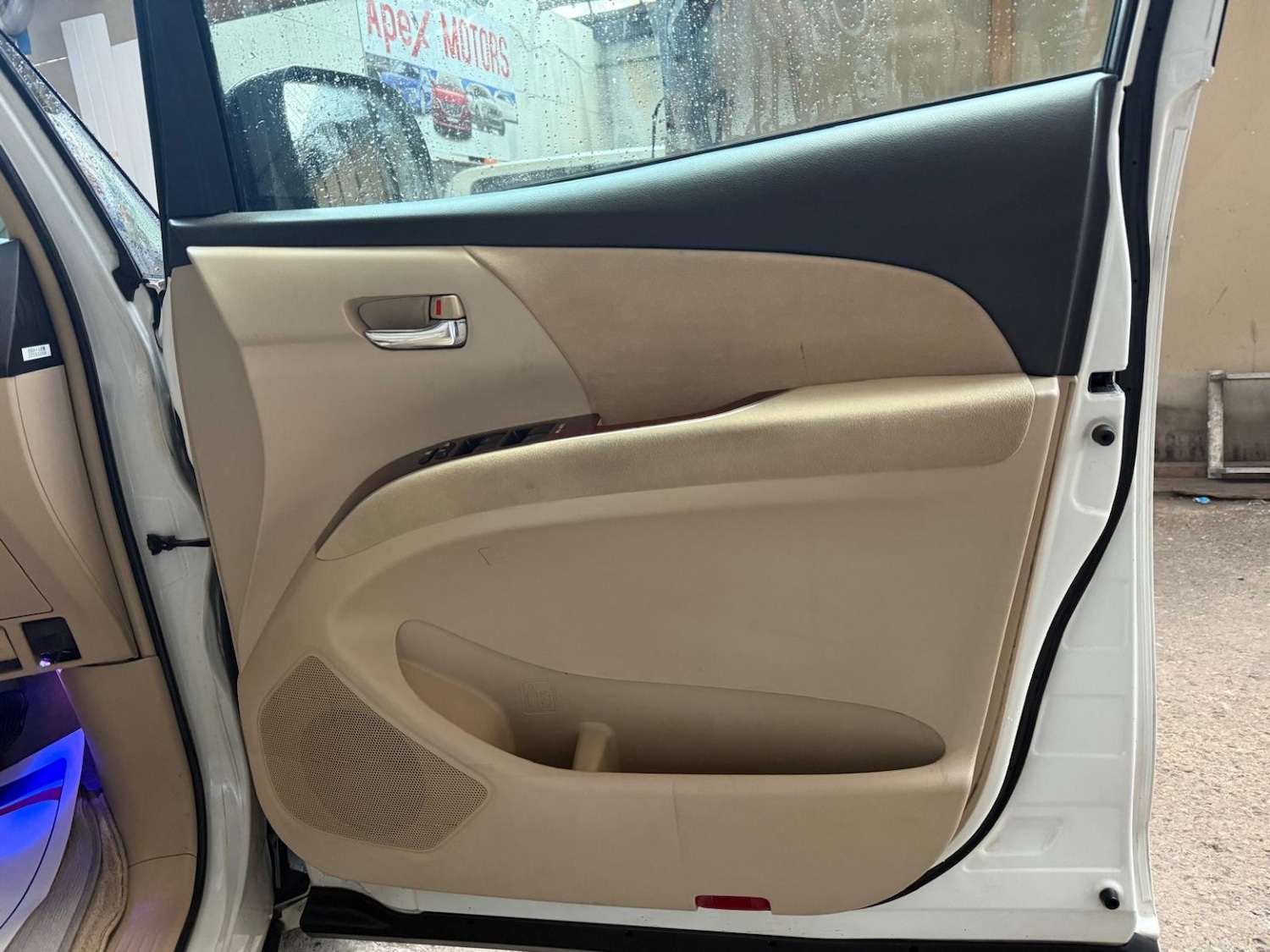Used Toyota Estima 2024 for sale - 76649801: Photo 12