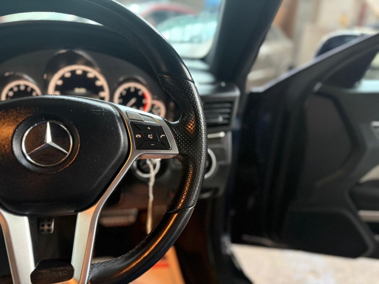 Used Mercedes-Benz E Class 2013 for sale - 76756997: Photo 8