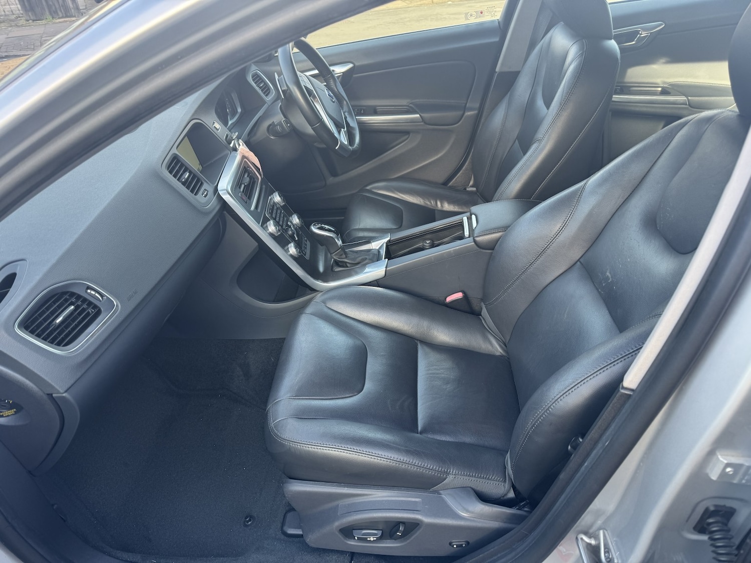 Used Volvo V60 2014 for sale - 77318352: Photo 17